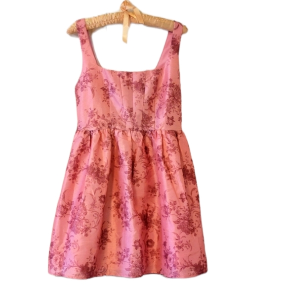 Forever 21 Dresses & Skirts - Forever 21 size small beautiful pink dress